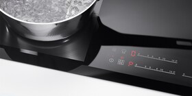 Bir Electrolux indüksiyonlu ocaktaki durdur ve başlat düğmeleri
