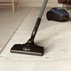 Pure D8.2 kırıntıları temizliyor